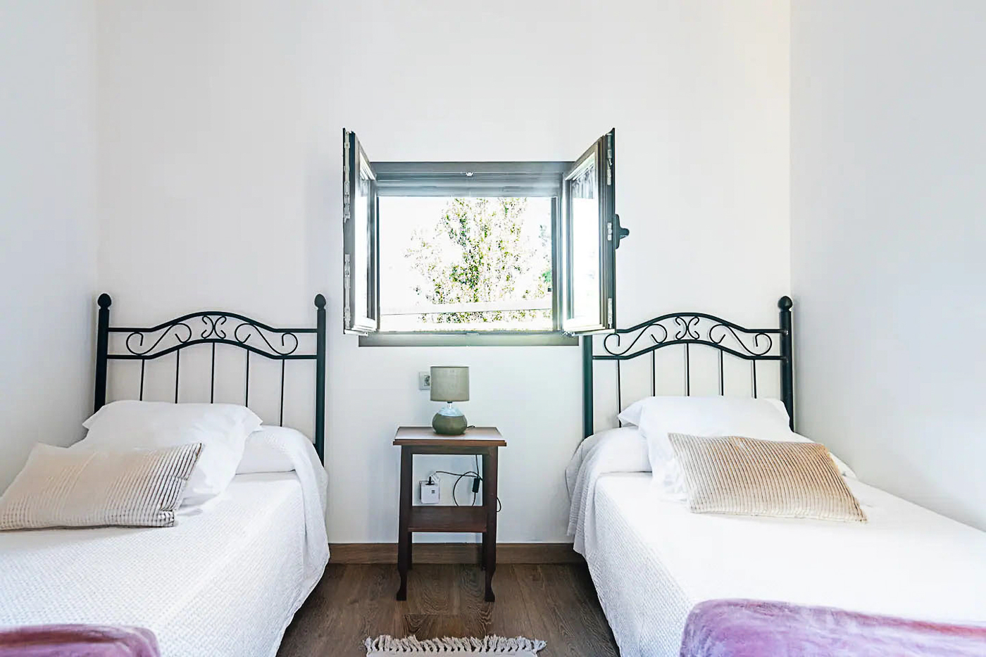 Dormitorio con dos camas