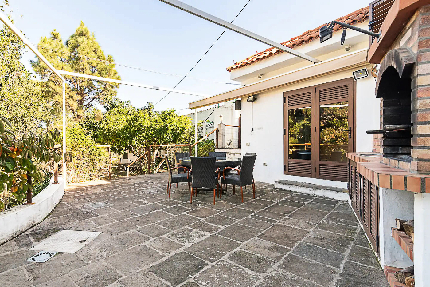 Jardines y finca
